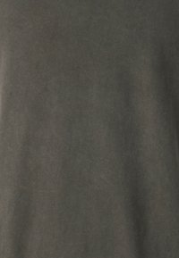 Abercrombie & Fitch VINTAGE BLANK CROP WASH - Basic T-shirt - after dark acid