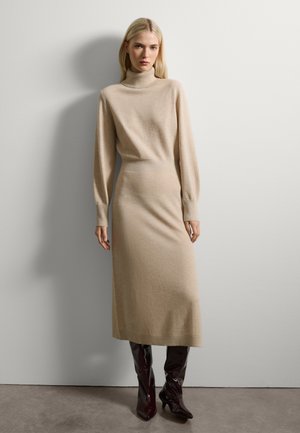 WITH LONG SLEEVES. - Robe pull - light beige
