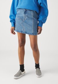 Obey Clothing REBUILT CARPENTER SKIRT - Krilo A-kroja - light indigo