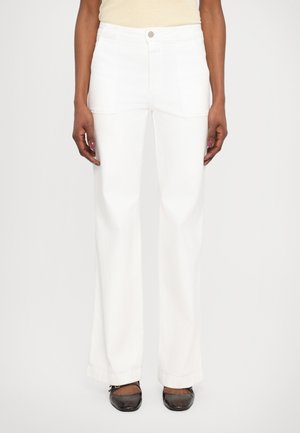 White wide-leg pants made of denim, featuring a high waist, front pockets, and a clean finish. The hem is slightly rolled.