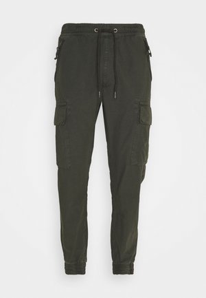 Pantaloni cargo de culoare khaki, confecționați din bumbac, având o bandă elastică la talie cu șnur, buzunare laterale și manșete elastice.