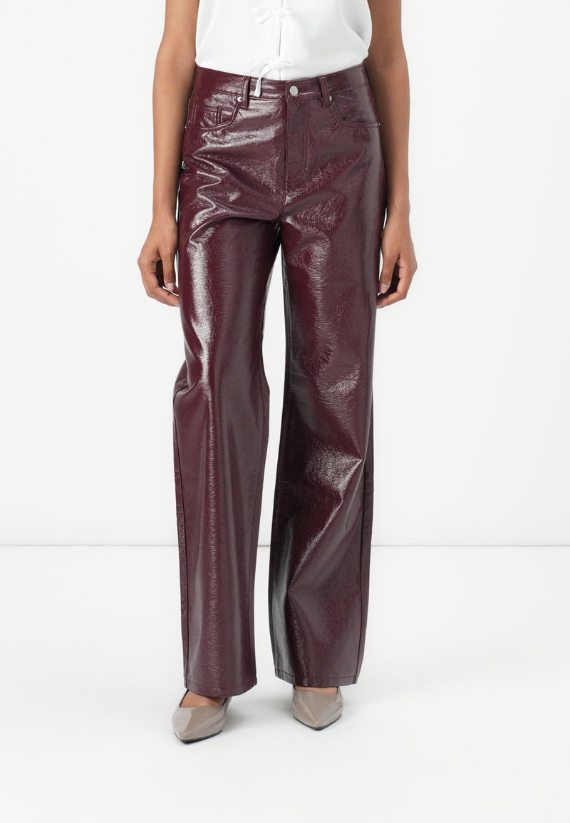 Vero Moda VMTESSA WIDE VINYL - Broek - winetasting