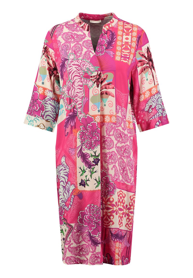 Bunte Tunika mit einer Mischung aus Blumen- und Tiermustern, überwiegend in Pink mit Akzenten in Creme und Grün. V-Ausschnitt und 3/4-Ärmel.