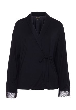 Czarna bluzka na zakładkę z długim rękawem, kołnierzem w stylu szalowym, wiązaniem po boku oraz koronkową lamówką na mankietach.