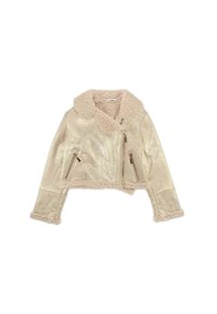 Giacca cropped beige metallica con colletto peloso, dotata di tasche con zip e dettagli in shearling sui polsini e sull'orlo. Texture liscia.