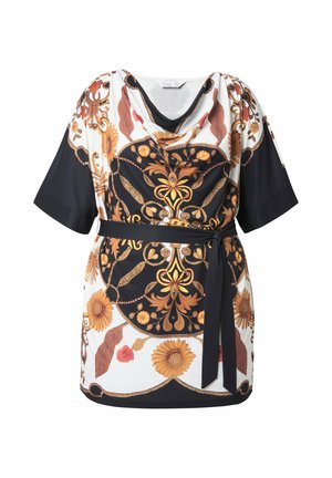 Robe à manches courtes avec un imprimé floral et ornemental en noir, blanc et tons chauds. Dotée d'une taille ceinturée et d'un décolleté drapé.