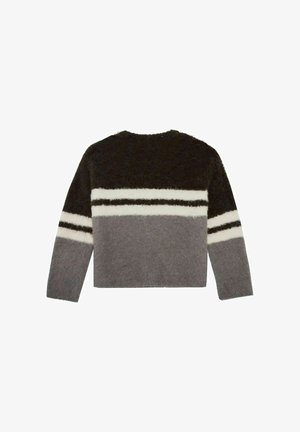 Flauschiger Strickpullover in Brauntönen, Grau und Weiß. Hat eine kastige Form und farblich unterbrochene Streifen über die Hüfte und die Ärmel.