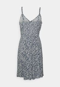 Blommönstrad klänning med justerbara spaghettiaxlar, smockad kropp, marinblå och vita nyanser, lätt tyg och utsvängd kjol.