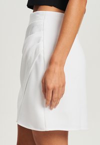 TUSSAH BILLIE - Wickelrock - white