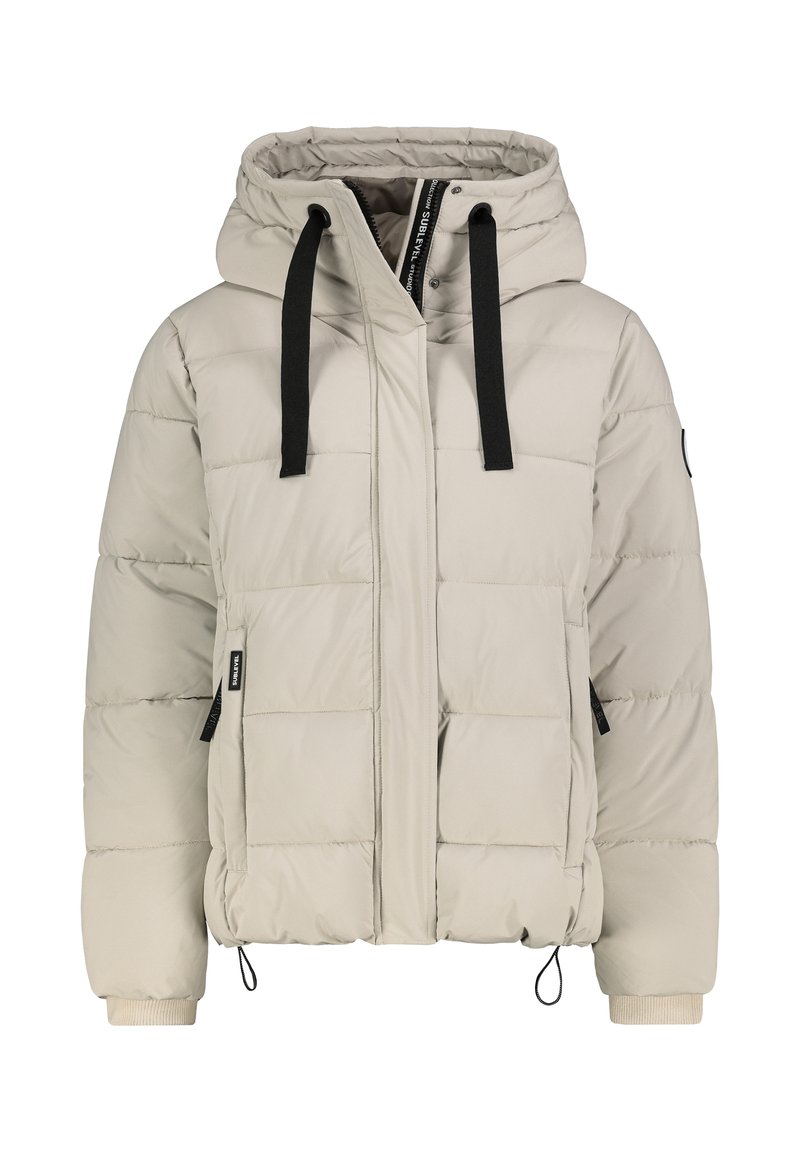 Beige gepolsterte Jacke mit Kapuze, schwarzen Kordeln, Reißverschluss und zwei Seitentaschen. Mit gerippten Bündchen und einem dezenten Logo.