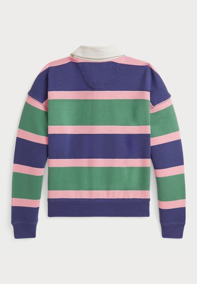 Sudadera a rayas en púrpura, verde y rosa; cuenta con un cuello blanco y puños y dobladillo acanalados; tejido texturizado con un diseño deportivo.