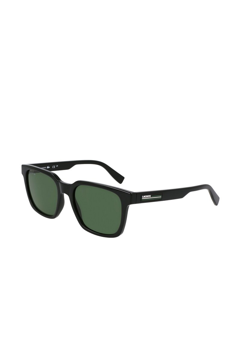 Ochelari de soare rectangulari negri cu lentile verzi închise. Au un logo pe lateral cu un accent în dungi verzi și albe. Cadru din plastic.
