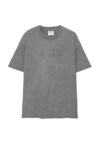 Grå bomulds T-shirt med korte ærmer, almindelig pasform, med et falmet "Nirvana" logo i en lidt mørkere nuance. Blød tekstur, enkelt design.