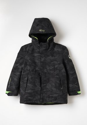 Sort jakke med hætte og camouflagemønster. Lysegrønne detaljer ved ærmekanterne og indersiden af halsen. Lynlåslommer inkluderet.