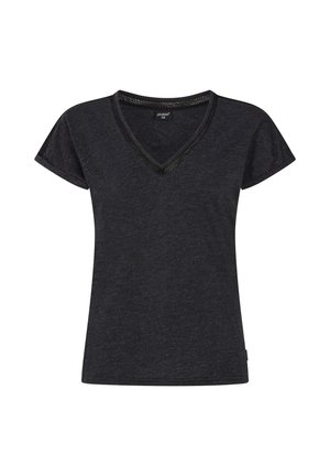 Camiseta de cuello en V gris carbón con mangas cortas, con un detalle de malla negra alrededor del escote. Tela suave y texturizada. Corte regular.