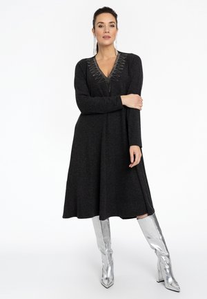 YOEK STRASSSTEINEN - Robe de jour - grey