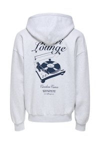 Világosszürke kapucnis pulóver, hátsó részén nagyméretű tengerészkék nyomattal, amelyen egy vintage lemezjátszó és a "Lounge Timeless Tunes" felirat látható.