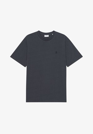 Donkergrijs katoenen T-shirt met een ronde hals en korte mouwen. Heeft een klein zwart "II"-logo op de linkerborst. Soepele textuur en een comfortabele pasvorm.