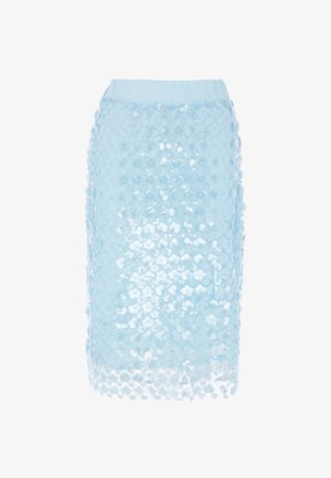 Jupe crayon bleu clair avec des embellissements floraux en 3D et des paillettes, avec une taille cintrée et une couche extérieure légèrement transparente.