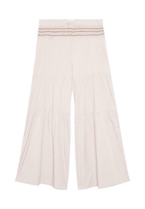 Pantalones de pierna ancha en un suave tono beige pálido con un diseño en capas, que cuentan con una cinturilla texturizada y un cierre de botón en la parte delantera. Material de algodón suave.