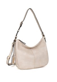 Borsa a tracolla in pelle beige con una texture liscia, forma curvata, tracolla nera regolabile, dettagli in metallo dorato e chiusura a zip.