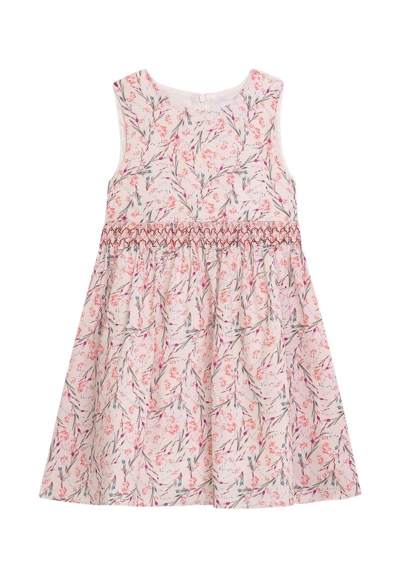 Ärmelloses Kleid aus hellrosa Stoff mit Blumenmuster in Orangetönen, Lila und Grün; geraffter Taillenbund; schwingender Rock.