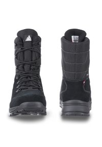 Bottes de randonnée noires avec un dessus en suède et en tissu, fermeture à lacets, col rembourré et semelle en caoutchouc texturé. Détails de couture renforcés.