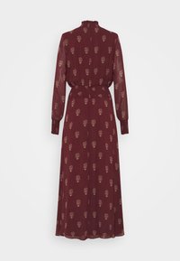 Robe bordeaux à manches longues et col montant avec petits motifs floraux beiges, taille cintrée et longueur midi, vue de dos.