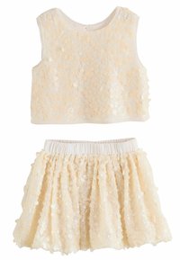 Tweedelig outfit met een mouwloze, crèmekleurige top met pailletten en een bijpassende flare rok met een elastische tailleband.