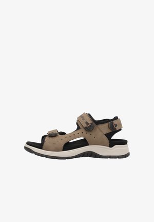 Bruine leren sandalen met verstelbare bandjes, geperforeerde details, gevoerd zwart voetbed en witte rubberen zool.