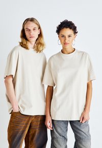 Jack & Jones PREMIUM JPRBLAHARVEY TEE UNISEX - Navadna majica - moonbeam