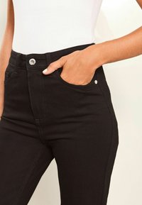 Lipsy Vaqueros rectos - black