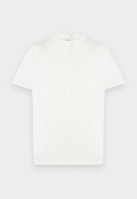 Valge puuvillane T-särk klassikalise ümarate kaelustega ja lühikeste varrukatega. Omab peenet logo kaela lähedal, sile tekstuur.