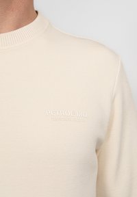 Thumbnail Image 4