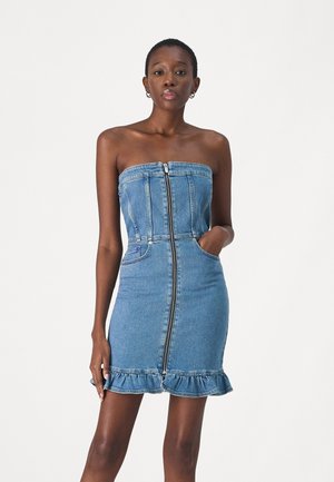 RUFFLED DRESS - Spijkerjurk - stone washed mid blue