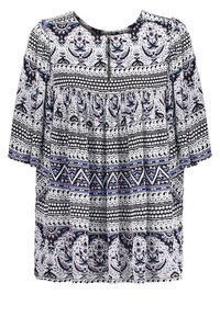 Blusa a fiori con maniche lunghe, scollatura rotonda e dettagli plissettati. Schema di colori in nero, bianco e viola con accenti geometrici.