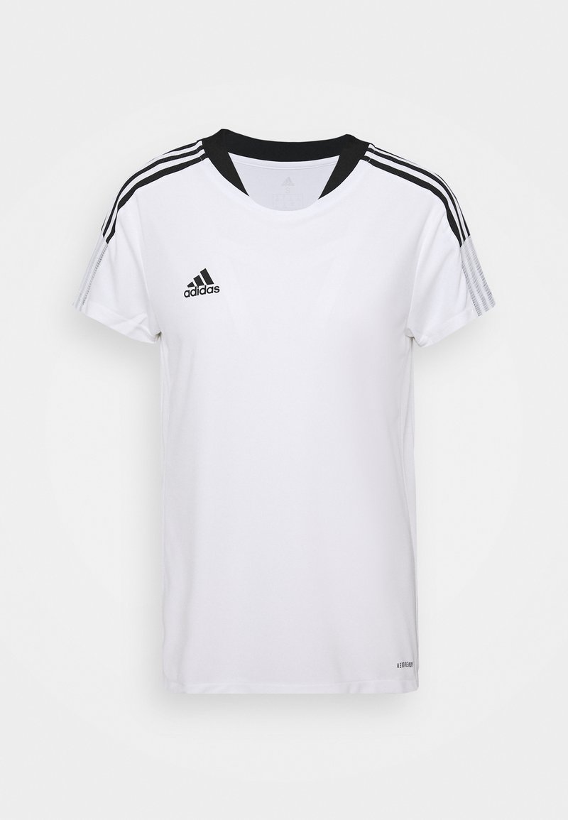 Bílé tričko Adidas s černými akcenty, kulatým výstřihem, krátkými rukávy a třemi černými pruhy na každém rameni. Na hrudi je logo Adidas.
