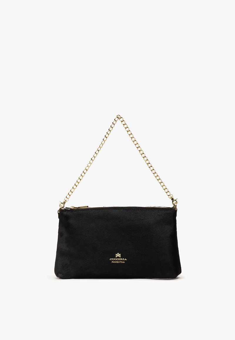 Petit sac à main rectangulaire noir avec une sangle chaîne dorée et un texte de logo doré à l'avant indiquant "Cuoieria Fiorentina."