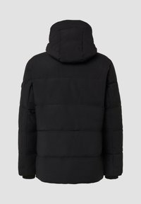 Schwarze Steppjacke mit Kapuze, die gesteppte Abschnitte und eine glatte Textur aufweist. Das Design umfasst einen geraden Schnitt und Seitentaschen.