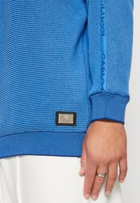 Carlo Colucci PARALLELO UNISEX - Strickpullover - blue/navy