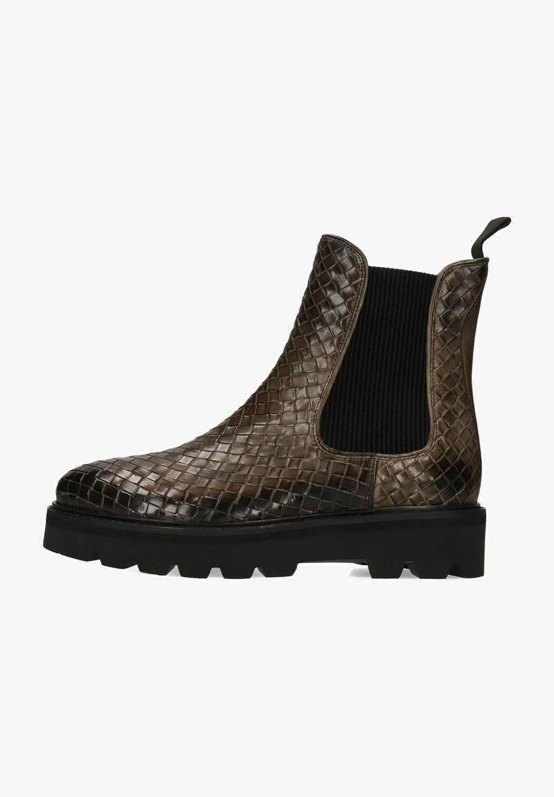 Stivale Chelsea in pelle intrecciata marrone scuro con suola nera spessa e pannello laterale elastico nero, mostrato in profilo destro.