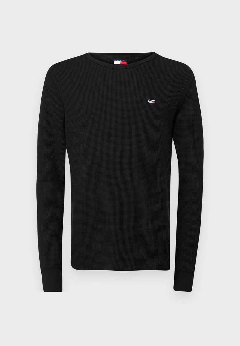 Czarna koszulka z długim rękawem, wykonana z teksturowanej tkaniny, z okrągłym dekoltem i małym logo na piersi.