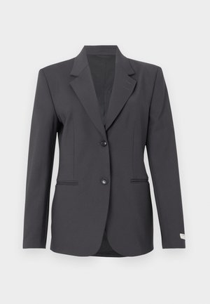 Tumehall mantel, millel on kohandatud disain, kaks esist nifti, rinna nipid ja peened küljetaskud, valmistatud siledast, tekstuursest kangast.