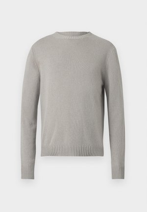 Lichtgrijze gebreide trui met een ronde halslijn, geribbelde mouwen en zoom. Kenmerkt zich door een textuur stof in een effen kleur zonder patronen.