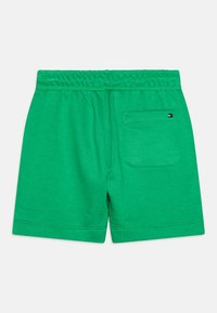 Tommy Hilfiger FLAG - Shorts - radiant green