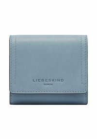 Niebieski skórzany portfel o teksturowanym wykończeniu, z przeszytymi brzegami i wytłoczonym logo z przodu. Kompaktowy, trójskładany design.