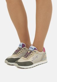 mtng Zapatillas - taupe