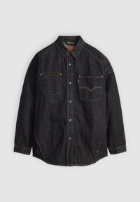 Donker denim overhemd met knoopsluiting, twee borstzakken en contrasterende stiknaden. Ontspannen pasvorm met een klassieke kraag en een gebogen zoom.