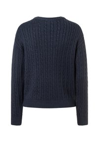 Dunkelblauer Strickpullover mit strukturiertem Zopfmuster, Rundhalsausschnitt und geripptem Saum sowie Bündchen. Rückansicht des Kleidungsstücks.