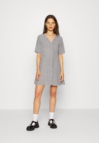 Noisy May Petite NMJOE SHORT DRESS - Vestido de dia - bright white/black